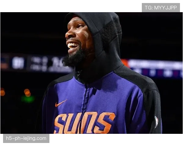 杜兰特一出场，豪宅灯光直接比比赛还耀眼，这日子跟普通人差太多了吧？