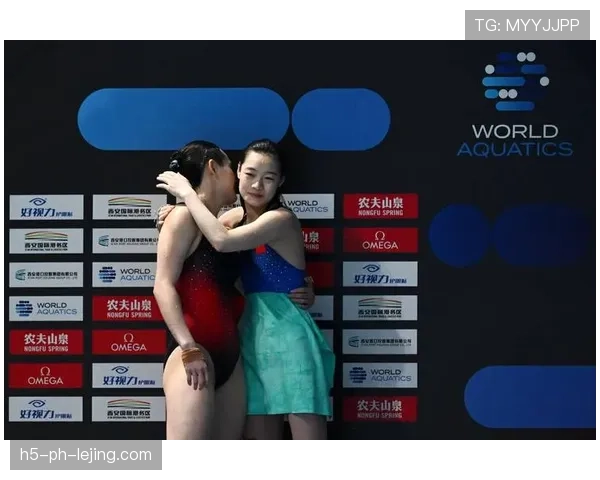 昌雅妮跳水后回家连沙发都不坐，地板擦得能反光